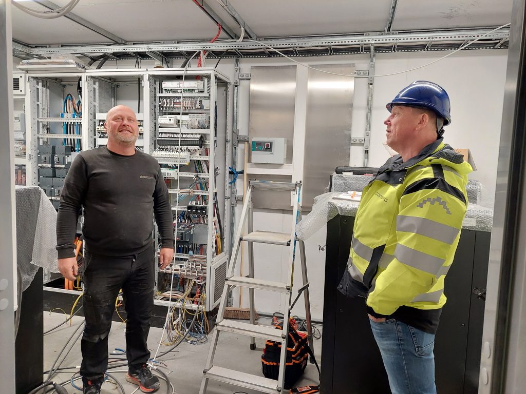 Det tekniske bygget ble ferdig på to dager og var klart for elektrikerens arbeid med en gang.